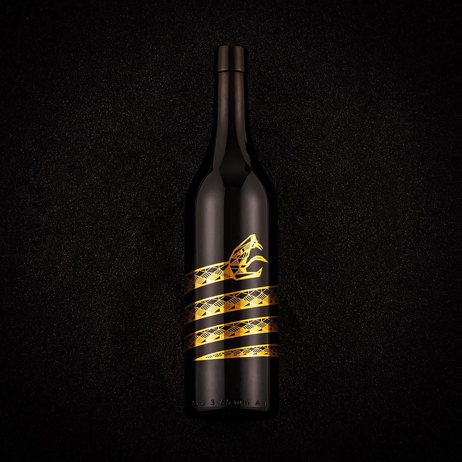 illustration serpent doré sur bouteille